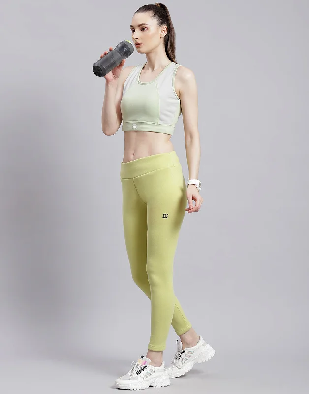 Women Green Solid Sports Bra