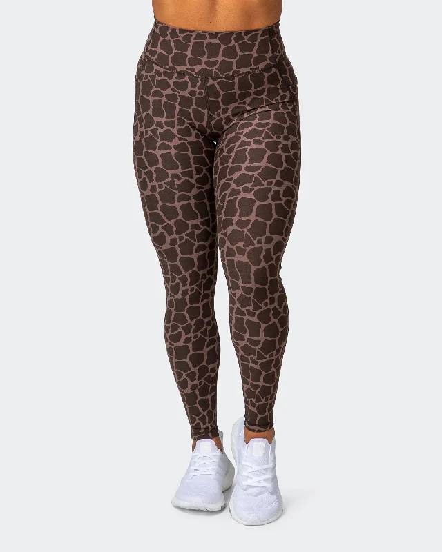 SIGNATURE POCKET ANKLE LENGTH LEGGINGS Tonal Giraffe Print